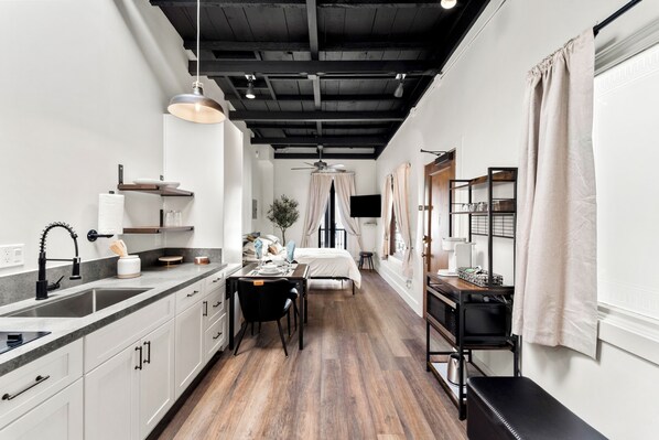 Classic Studio | In-room dining - The Artifact Hotel (San Diego)