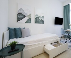 In-room safe, iron/ironing board, free WiFi, bed sheets - Modern Elegance | Studio in Azizi Riviera (Dubai)