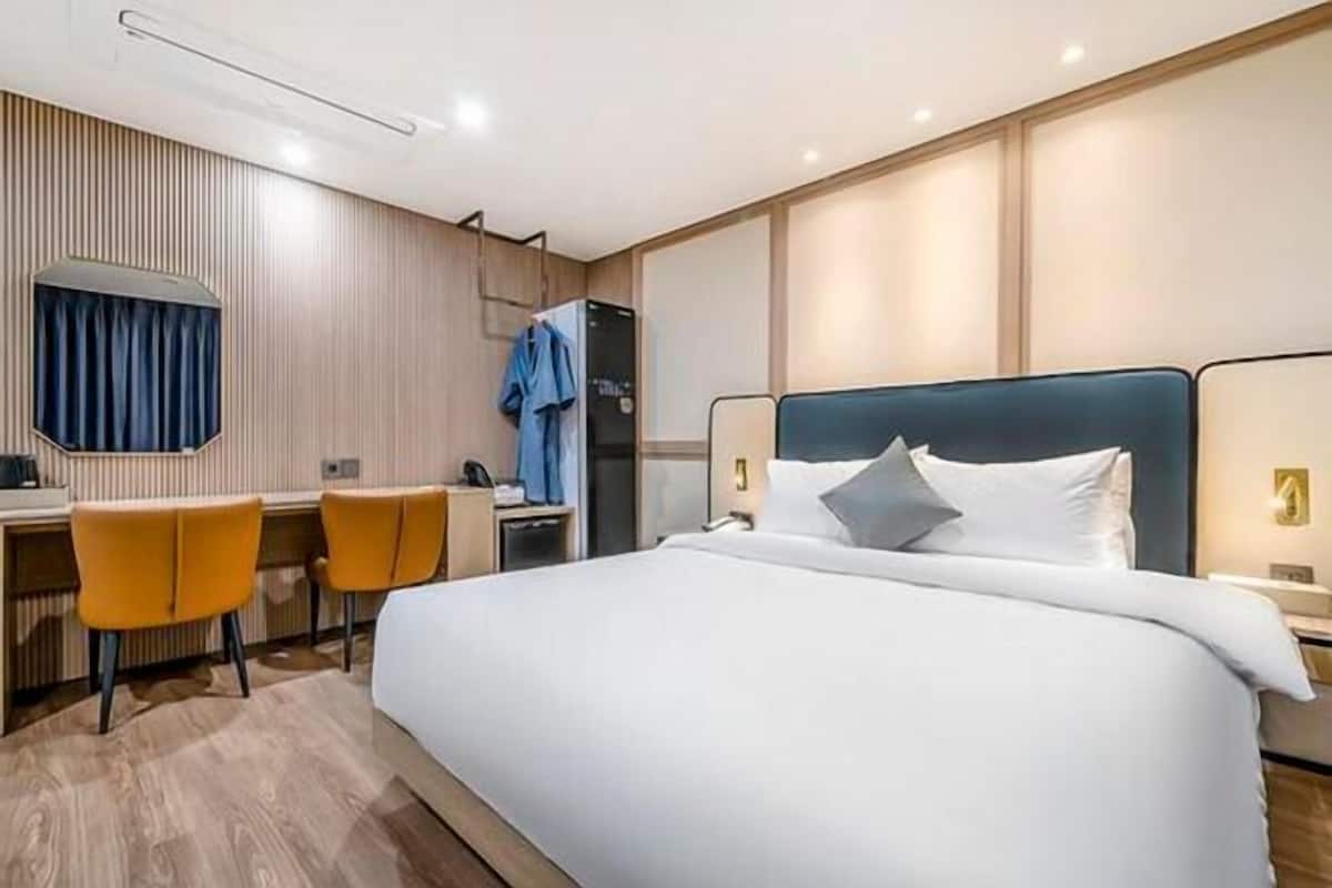 Soundproofing, free WiFi