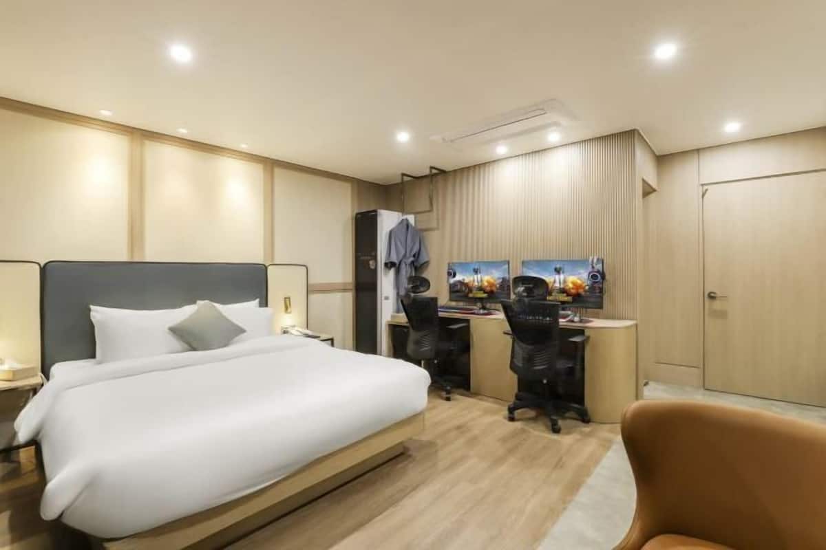 Soundproofing, free WiFi