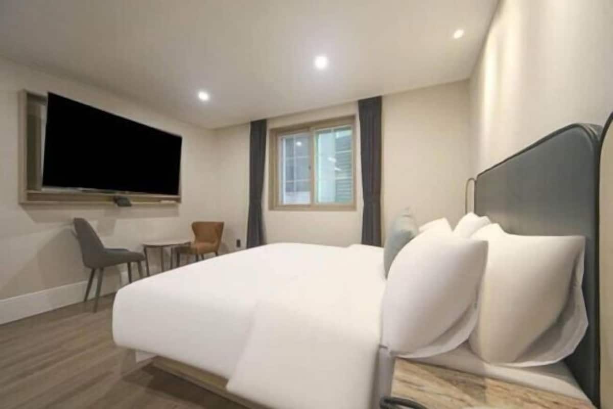 Soundproofing, free WiFi