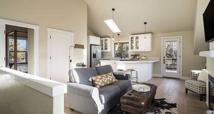 Quiet Country Living - Close to everything! Bend, OR Pet Friendly