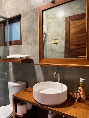 Casa família, ao lado da praia | Banheiro | Chuveiro, secador de cabelo, sabonete, shampoo