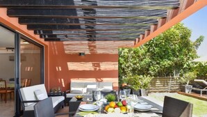 Vila, 3 kamar tidur, teras | Tempat makan outdoor