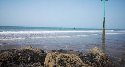 Peaceful, woodland caravan site with pool and bar