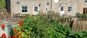 Lonin Cottage. Unwind in our cozy cottage, surrounded by scenic walks.