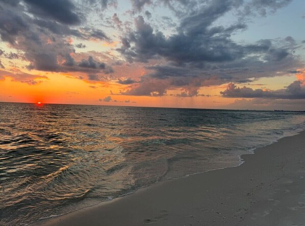 Beach nearby - Brand New Waterfront Retreat 5 min to Beach - Pool, Dock & Bay Views - 4BR/3BA (Bonita Springs)