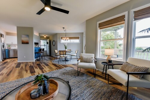 Soundside Sunset Inn - Sound front condo with pool.