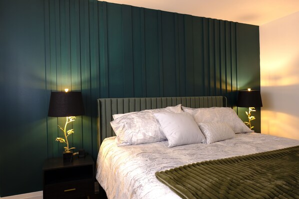 3 habitaciones, tabla de planchar con plancha, wifi y ropa de cama 