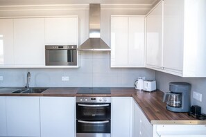 Køleskab, mikrobølgeovn, ovn, opvaskemaskine