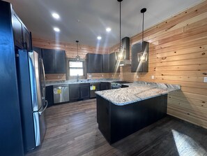 Réfrigérateur, micro-ondes, four, lave-vaisselle