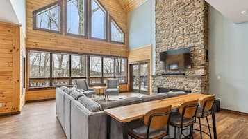 TV connectée, cheminée, baby-foot