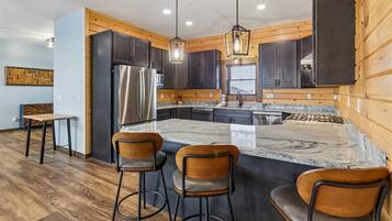 Réfrigérateur, micro-ondes, four, lave-vaisselle