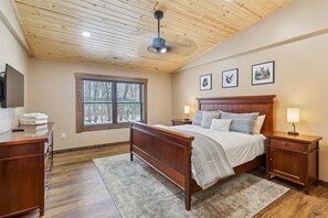 7 bedrooms, desk, free WiFi, bed sheets