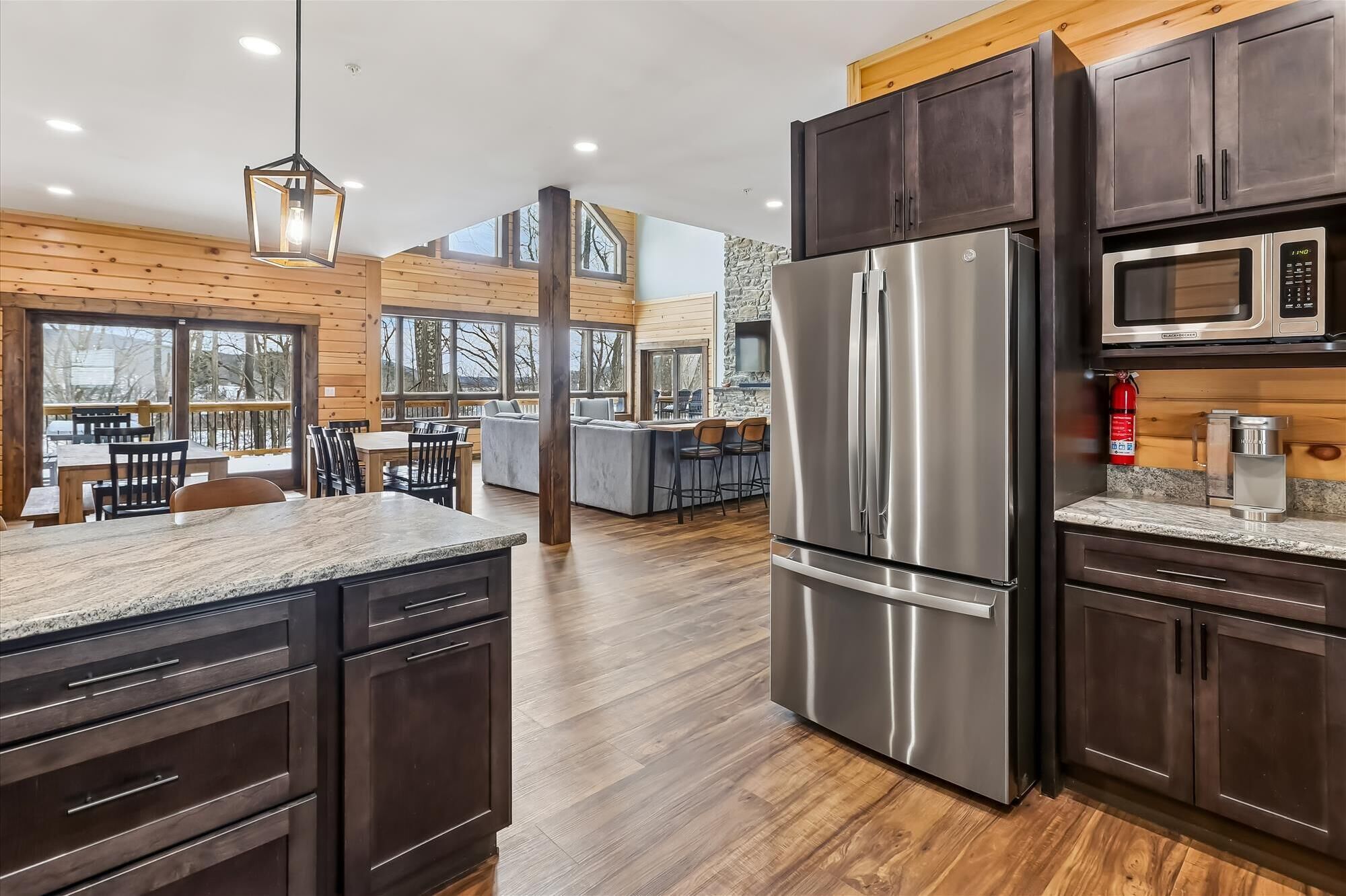 Réfrigérateur, micro-ondes, four, lave-vaisselle