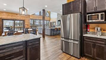 Réfrigérateur, micro-ondes, four, lave-vaisselle