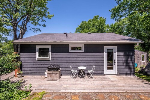 Breezy Oceanview Cabin by Purcells Cove