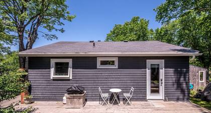 Breezy Oceanview Cabin by Purcells Cove