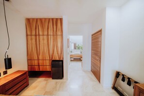 Superior-huone, 1 keskisuuri parisänky ja vuodesohva, oma kylpyhuone, näköala puutarhaan | Ylelliset vuodevaatteet, untuvapeitot