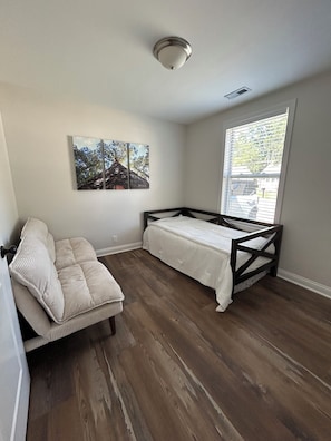 3 bedrooms, WiFi, bed sheets
