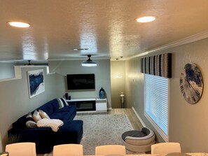 Smart TV, fireplace, ping pong