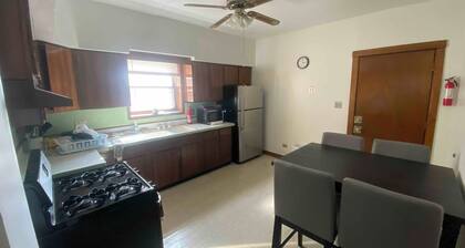 Smokers Preferred-Spacious 3-bedroom apartment with WiFi, AC in awesome Chicago