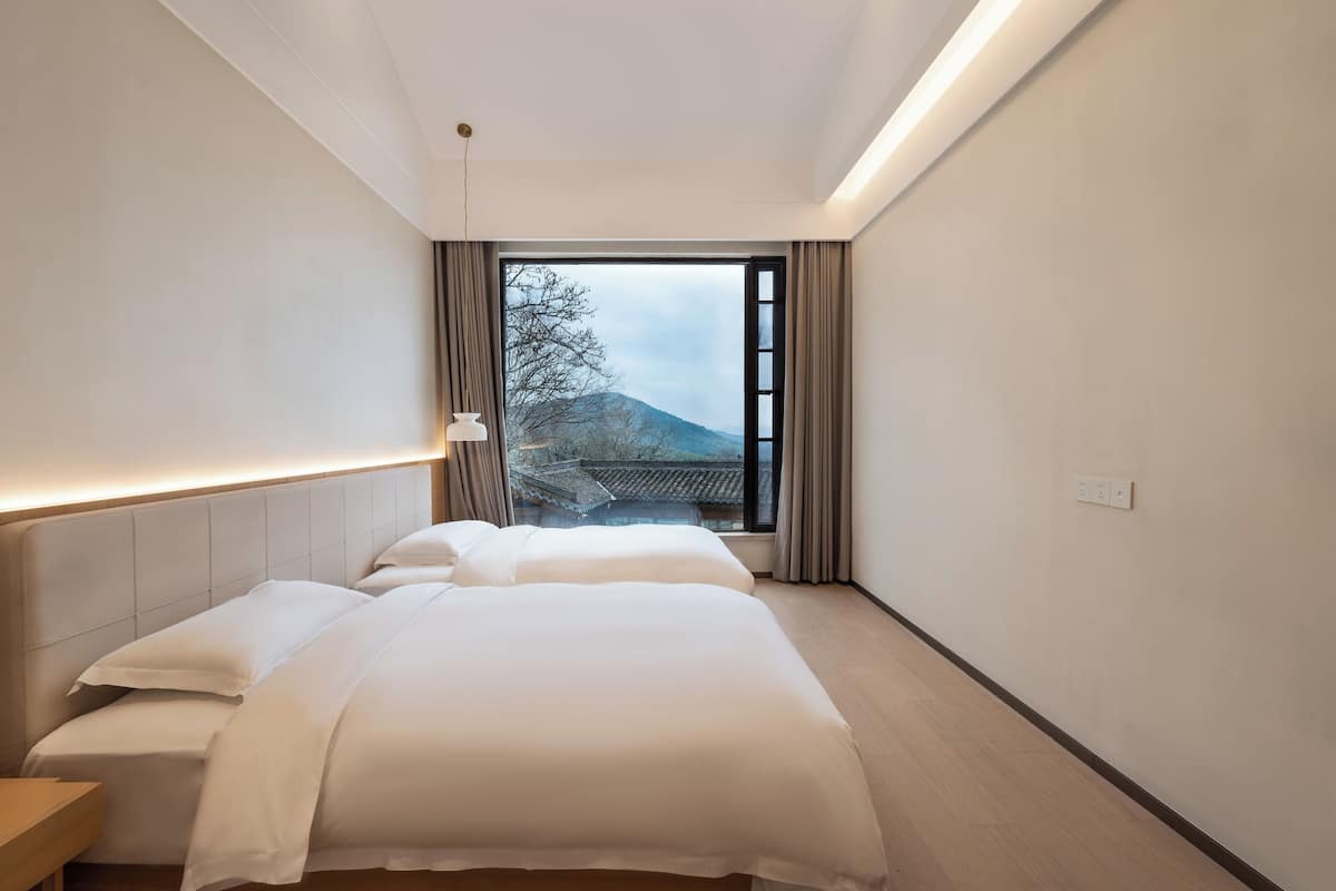 Chambre Confort avec lits jumeaux, vue colline