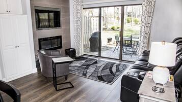 Télévision, cheminée