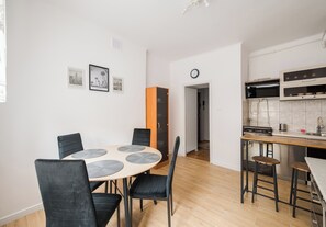 Dining - Ochota Serene Apartment (Warszawa)