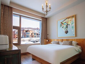 Habitación Confort doble, vistas al patio | Escritorio, cortinas opacas, sistema de insonorización