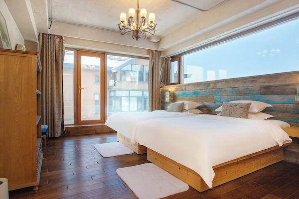 Phòng 2 giường đơn có thiết kế đặc trưng | Bàn, màn/rèm cản sáng, phòng cách âm, bàn ủi/dụng cụ ủi quần áo