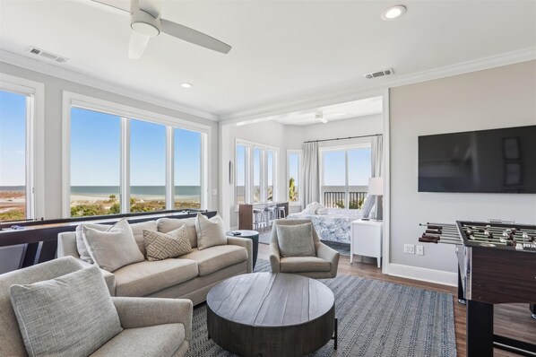 テレビ、テーブルサッカー台