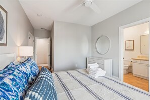 6 室のベッドルーム、アイロン / アイロン台、WiFi (無料)、ベッドシーツ