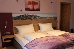 2 bedrooms, free WiFi, bed sheets - with mountain view Comfortable holiday residence (Brannenburg)