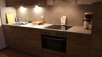 Kühlschrank, Ofen, Herdplatte, Geschirrspüler