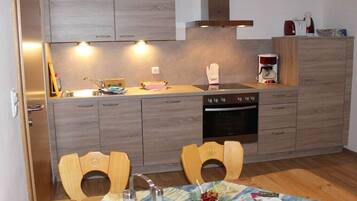 Kühlschrank, Ofen, Herdplatte, Geschirrspüler