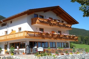 Exterior - with mountain view Comfortable holiday residence (Brannenburg)
