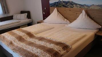 2 bedrooms, iron/ironing board, internet, bed sheets