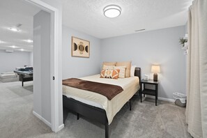 4 bedrooms, desk, free WiFi, bed sheets