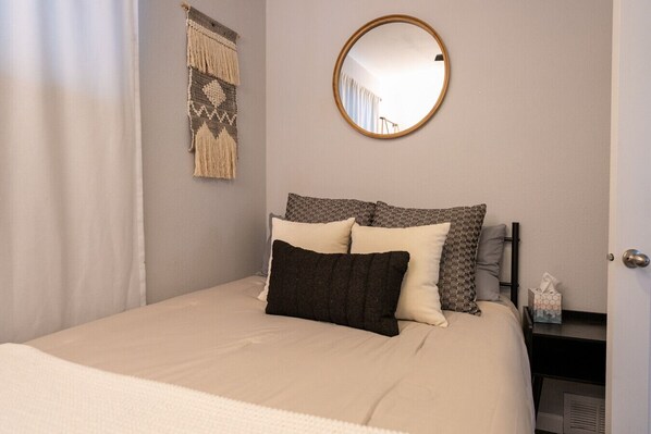 4 bedrooms, desk, free WiFi, bed sheets