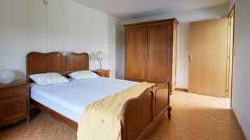 3 slaapkamers, een strijkplank/strijkijzer, gratis wifi