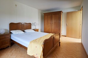 3 bedrooms, iron/ironing board, free WiFi