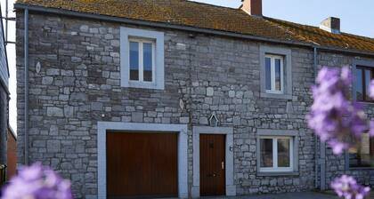 The "Smoking Fox". Between the Meuse and Molignée rivers, relaxation and leisure!