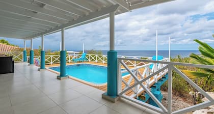 Villa Casa Pueblo Azul Charming 2BR villa with WiFi, AC in fabulous Coral Estate