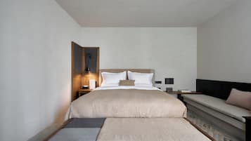 Free minibar, desk, laptop workspace, blackout curtains