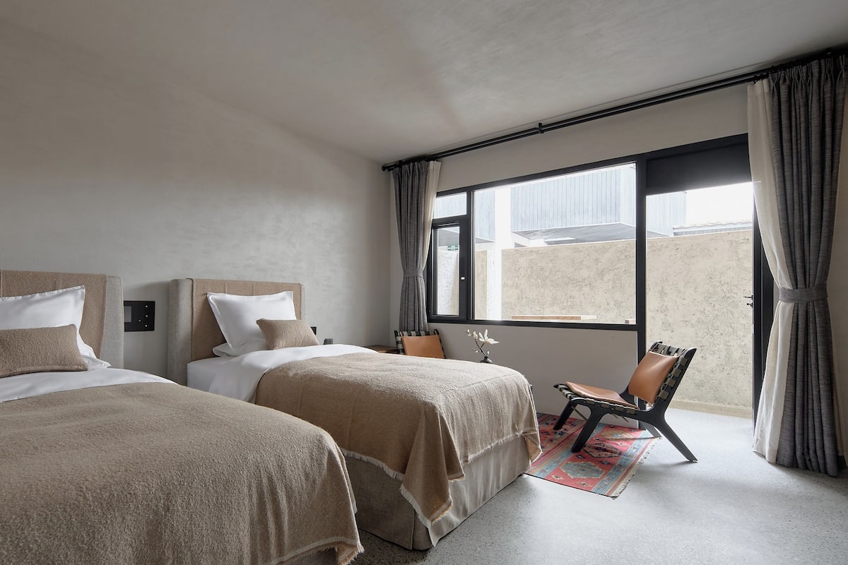 Premier Twin Room, Non Smoking, Balcony | Free minibar, desk, laptop workspace, blackout drapes
