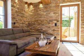 Smart TV, fireplace, video games, DVD player