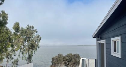 VILLA IN FRONT OF THE SEA
