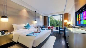 Executive dubbelrum | Duntäcken, värdeförvaringsskåp på rummet och skrivbord