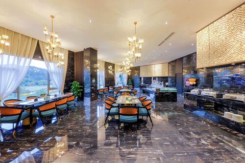 Longquan Jinsha Hotspring Hotel